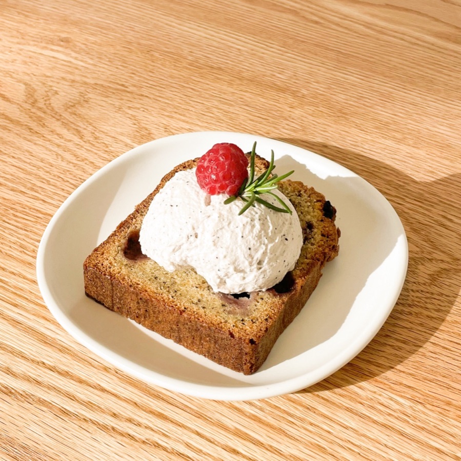 Fruits cake and ice cream
